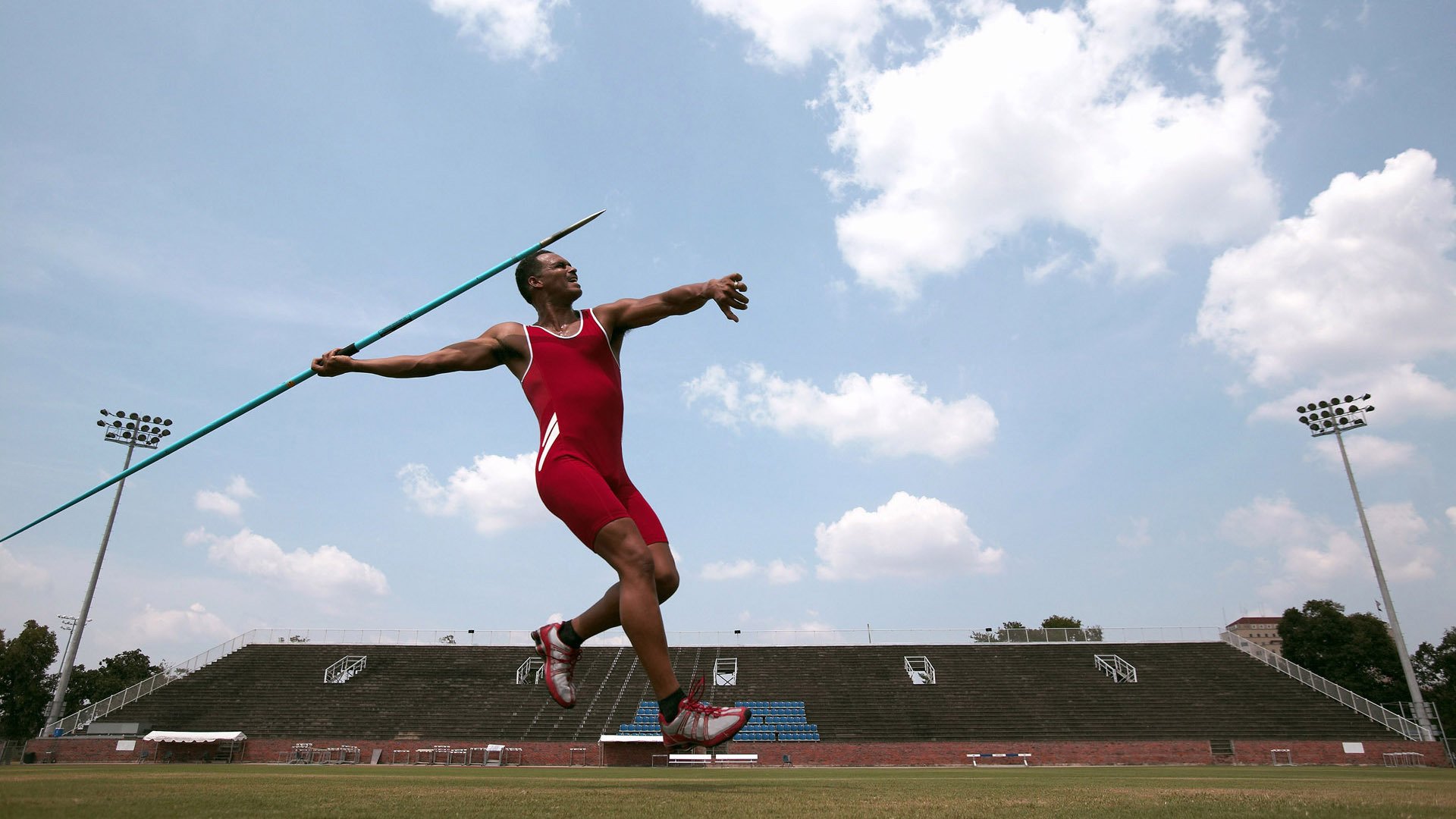 霍勒迪单骑破阵,当灰熊铁蹄踏碎骑士的防守神话