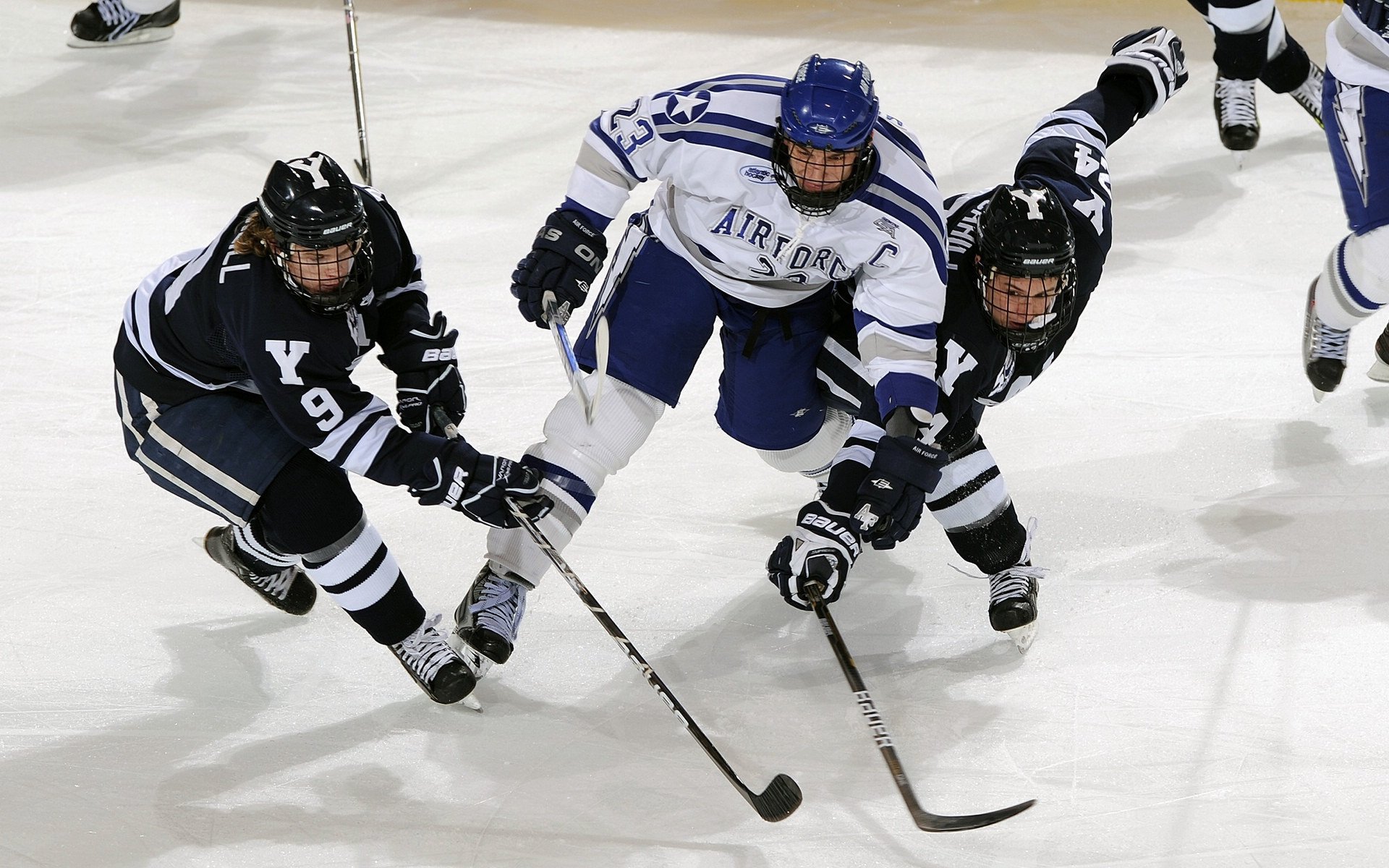 戈麦斯完成自我救赎，波兰制霸乌克兰，东欧铁骑的涅槃与地缘棋局的暗涌