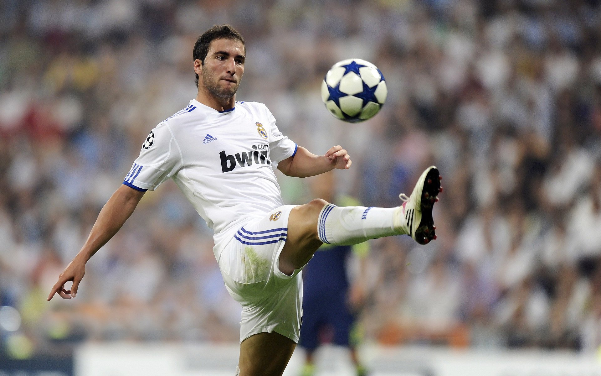 弗拉霍维奇爆发映照利物浦铁蹄，当连续得分成为压制法国的无形武器