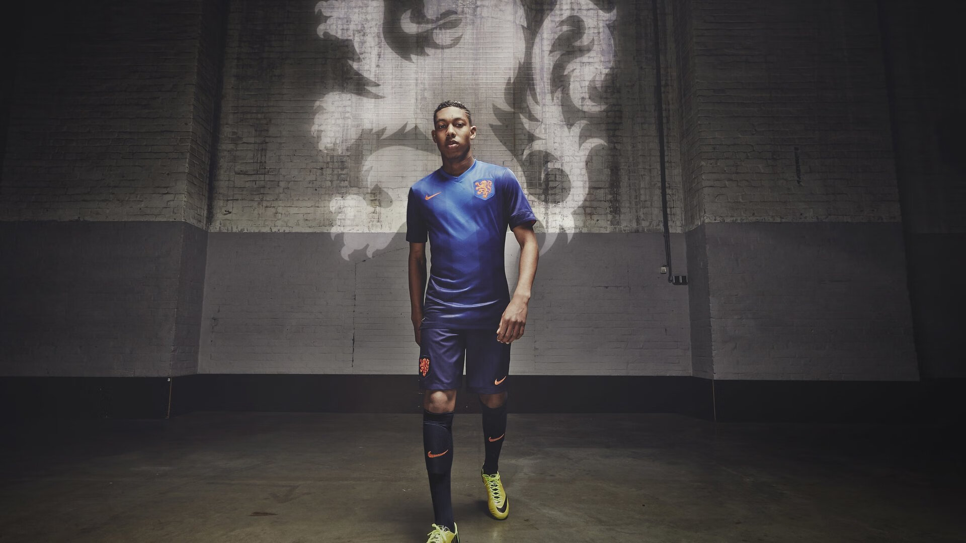 拜仁关键战突围智利，迪马利亚在F1街道赛接管比赛